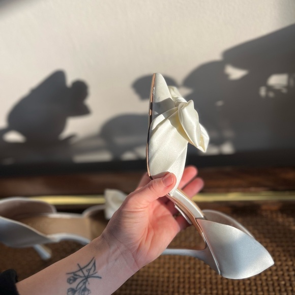 Elegant Jewel Badgley Mischka White Bow Bridal Pumps - Picture 8 of 15